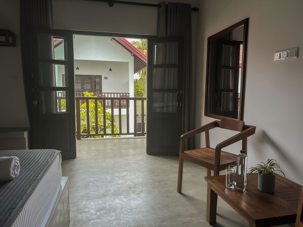 Deluxe Double Room, 1 Bedroom, Pool View | Living area