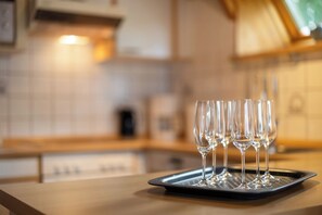 Kjøleskap, mikrobølgeovn, ovn og oppvaskmaskin