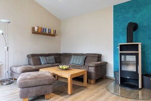 Fernseher, Kamin, DVD-Player, Stereoanlage