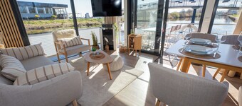 Houseboat 1 See-Treff. Firmly anchored and with a panoramic view.