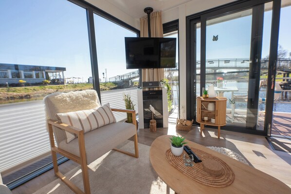 Televisión y reproductor de DVD 