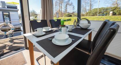 Houseboat 3 lake lounge. Unconventional and with privacy.