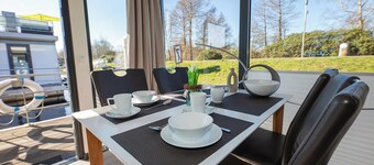 Houseboat 3 lake lounge. Unconventional and with privacy.