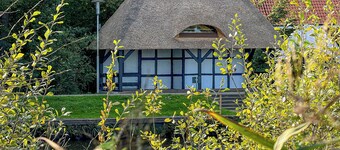 Houseboat 2 See-Maid. Decelerating and cozy-modern.