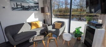 Houseboat 5 Sea King. Close to nature and on the water.