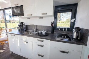 Fridge, microwave, stovetop, dishwasher