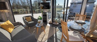 Houseboat 5 Sea King. Close to nature and on the water.