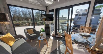 Houseboat 5 Sea King. Close to nature and on the water.