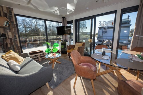 Houseboat 6 Seeprinz. Romantic and firmly anchored.