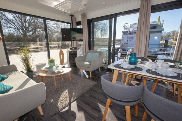 Televisio, DVD-soitin, stereot