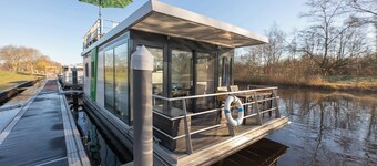 Houseboat 8 Water lily. Close to nature and idyllic by the lake.