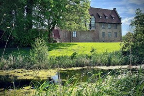 Exterior - Houseboat 8 Water lily. Close to nature and idyllic by the lake. (Geestland)