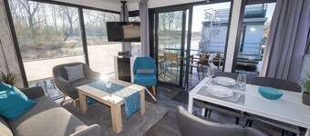 Houseboat 8 Water lily. Close to nature and idyllic by the lake.