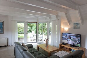 TV, fireplace, DVD player, stereo