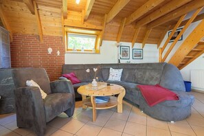 Fernseher, Kamin, Stereoanlage