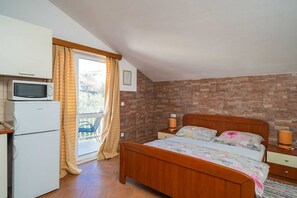 Free WiFi - Apartments Senjo - Studio Apartment with Balcony and Garden View (Apartman 5) (Cavtat)