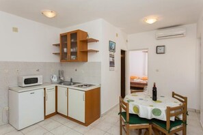 Fridge, microwave, stovetop