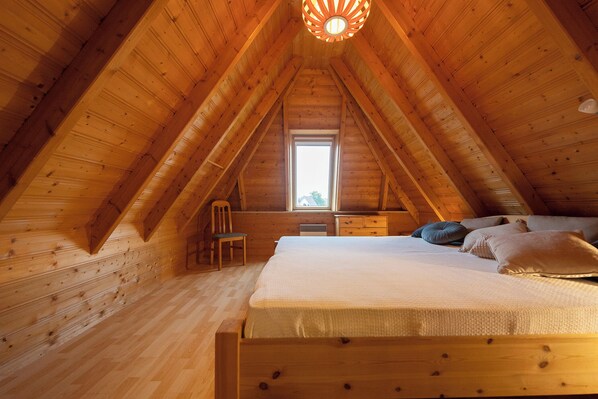 2 bedrooms, iron/ironing board, travel crib