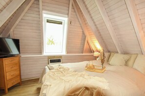 2 slaapkamers, een strijkplank/strijkijzer, reisbedje, gratis wifi