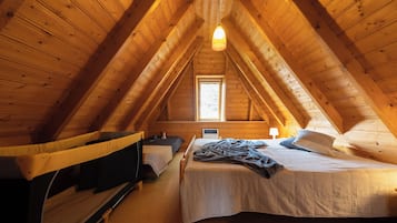 2 quartos, ferros/tábuas de passar roupa, berço de viagem