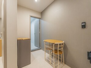 Habitación familiar con 2 camas individuales | Zona de estar