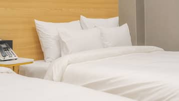 Family Twin Room | Desk, laptop workspace, free WiFi
