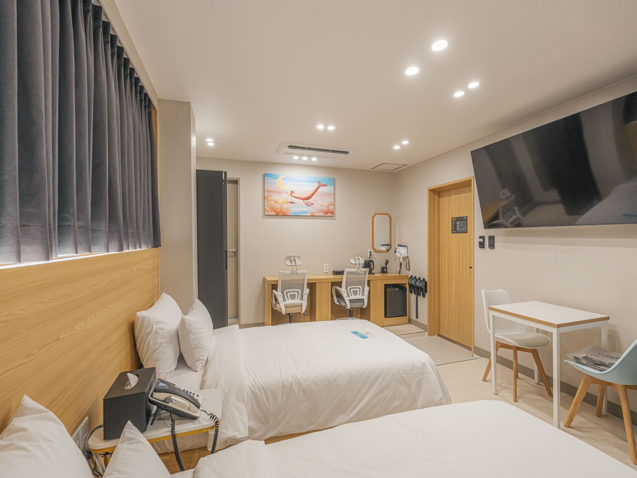 Deluxe Twin Room | Desk, laptop workspace, free WiFi