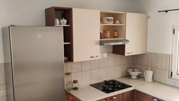 Réfrigérateur, four, plaque de cuisson, lave-vaisselle