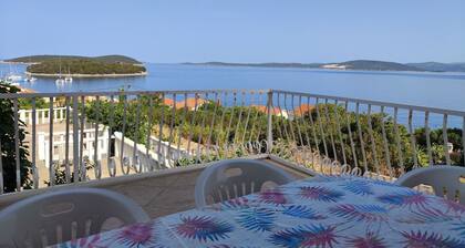 Holiday Home Maja - Four Bedroom Holiday Home with Terrace and Sea View