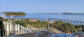 Holiday Home Maja - Four Bedroom Holiday Home with Terrace and Sea View