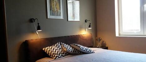 2 عدّة غرف نوم ومكواة/لوح كي وسرير سفر وواي فاي مجانًا