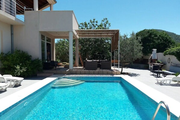 Pool - Apartments Villa Dona -Two Bedroom Apartment with Shared Swimming Pool (Vela Luka)