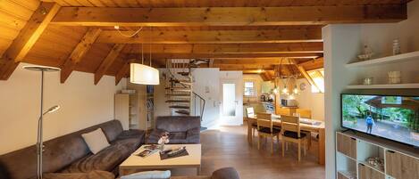 Fernseher, Kamin, DVD-Player, Stereoanlage