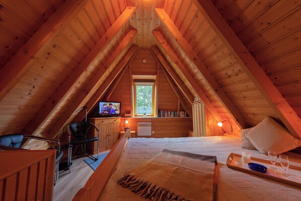 2 chambres, fer et planche à repasser, lit de bébé portatif