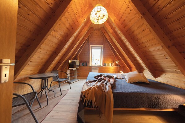 2 bedrooms, iron/ironing board, travel crib, free WiFi