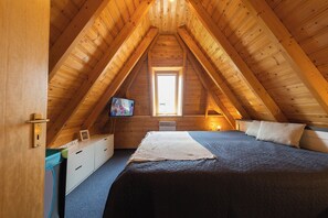 3 bedrooms, iron/ironing board, travel cot, free WiFi
