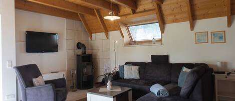 TV, fireplace, stereo