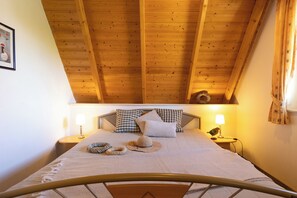 3 bedrooms, iron/ironing board, travel cot, free WiFi