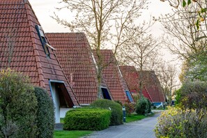 Property grounds - Vacation home Medemsand 12, perfect for children and cozy. (Wurster Nordseeküste)