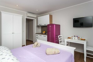 Iron/ironing board, free WiFi - Villa Mirjana - Standard Studio Apartment with Terrace and Sea View (Lavanda) (Mlini)
