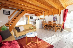 Fernseher, Kamin, DVD-Player, Stereoanlage