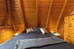 3 bedrooms, iron/ironing board, travel cot, free WiFi