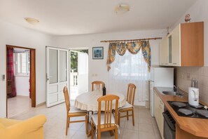 Fridge, oven, stovetop