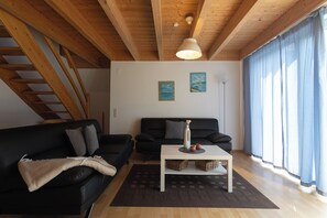 TV, DVD player, stereo - Vacation home Westertill 33, lovingly furnished and close to the beach. (Wurster Nordseeküste)