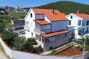 Exterior - 1 bedroom apartment with garden (Drace)