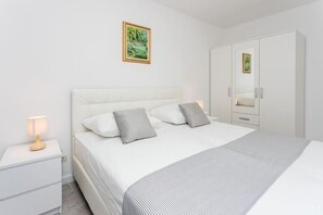 2 bedrooms, travel cot, free WiFi