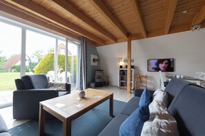 TV, fireplace, DVD player, stereo