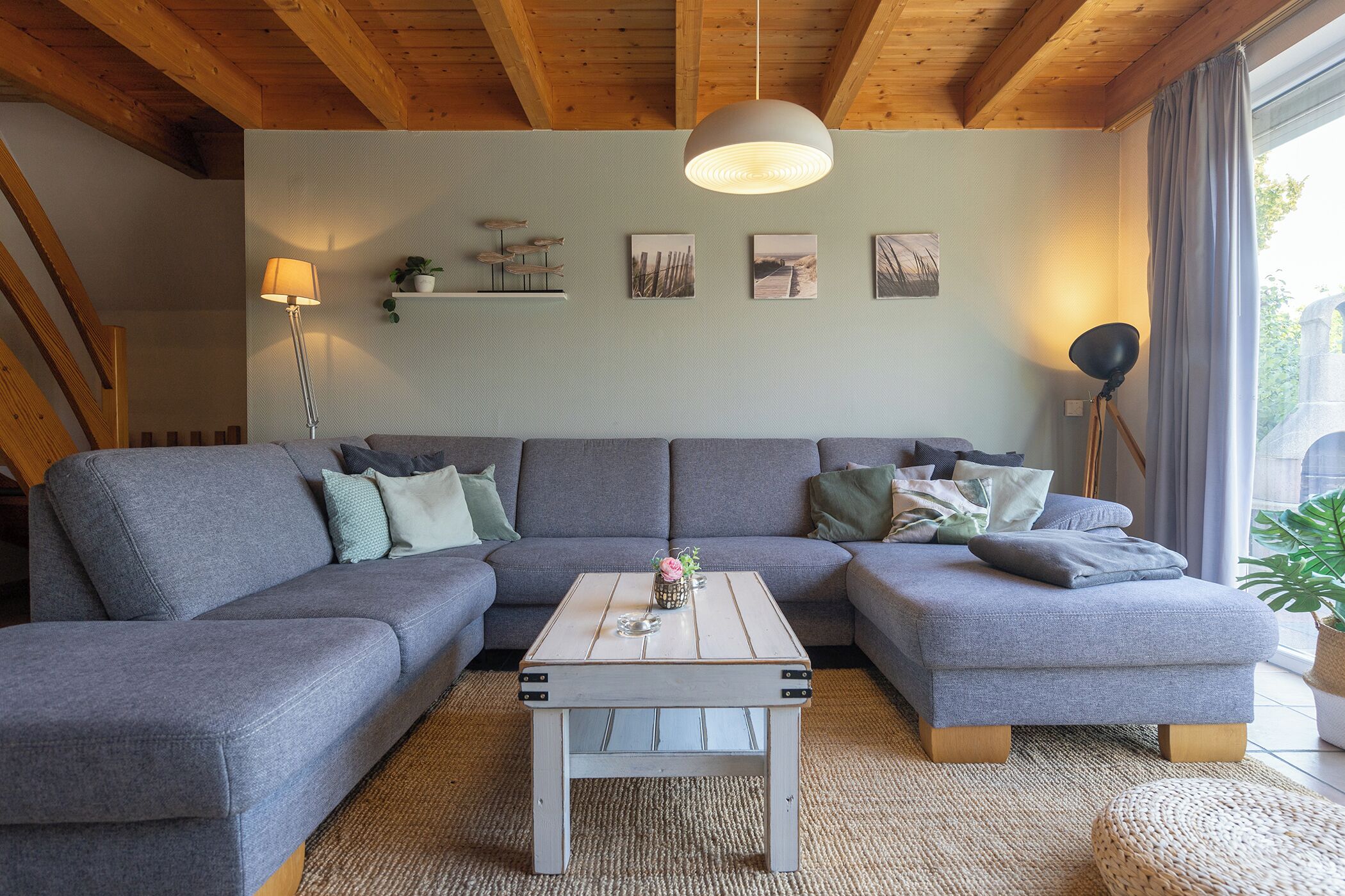 TV, peis, DVD-spiller og stereoanlegg