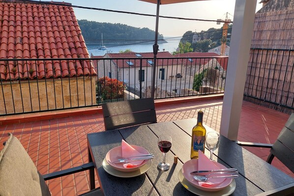 Outdoor dining - Apartment Saul Cavtat - One Bedroom Apartment with Terrace and Sea View (Cavtat)