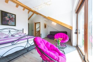 3 habitaciones, tabla de planchar con plancha y cuna de viaje 